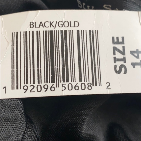 Long Sleeve Evening Dress. - Picture 6 of 6